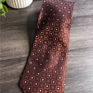 Elegant Brown Geometric Tie